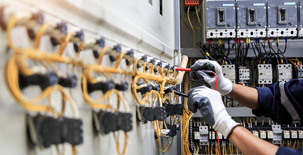 Professional Electrician technician working in Wolcottville, IN
